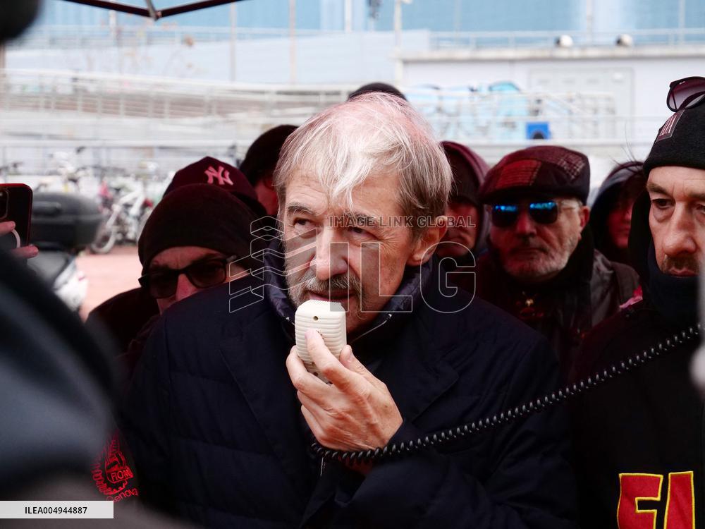 Steel Workers on Strike - Genoa