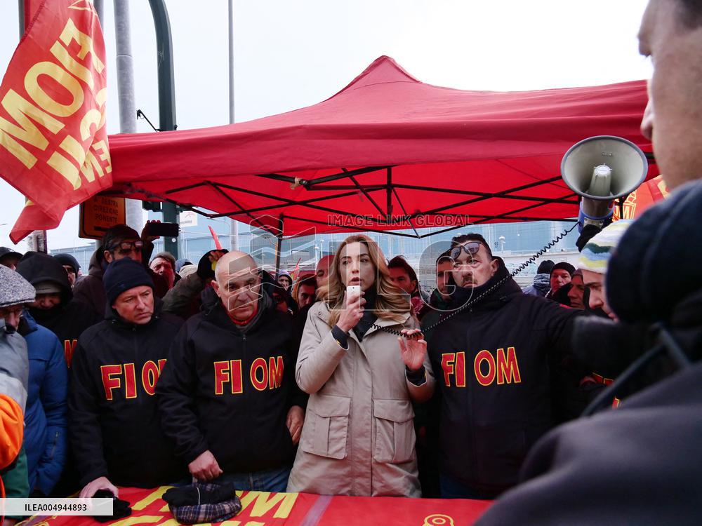 Steel Workers on Strike - Genoa
