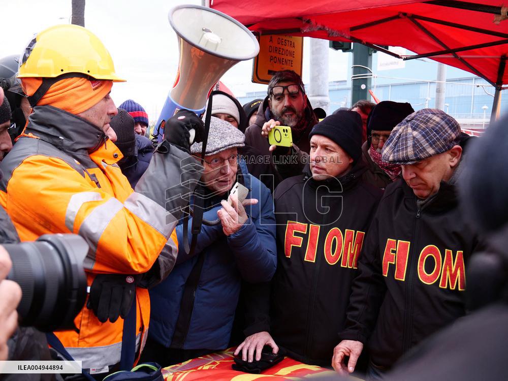 Steel Workers on Strike - Genoa
