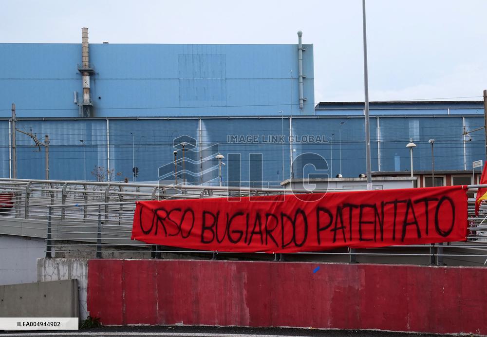 Steel Workers on Strike - Genoa