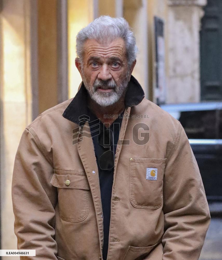 Mel Gibson Out - Rome