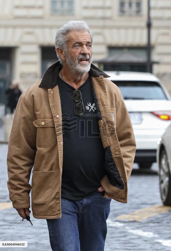 Mel Gibson Out - Rome