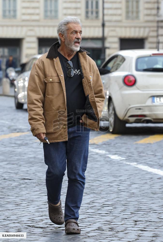 Mel Gibson Out - Rome