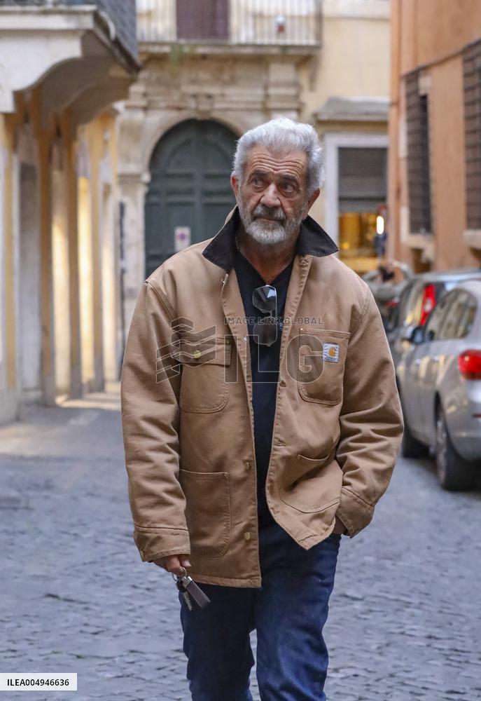 Mel Gibson Out - Rome