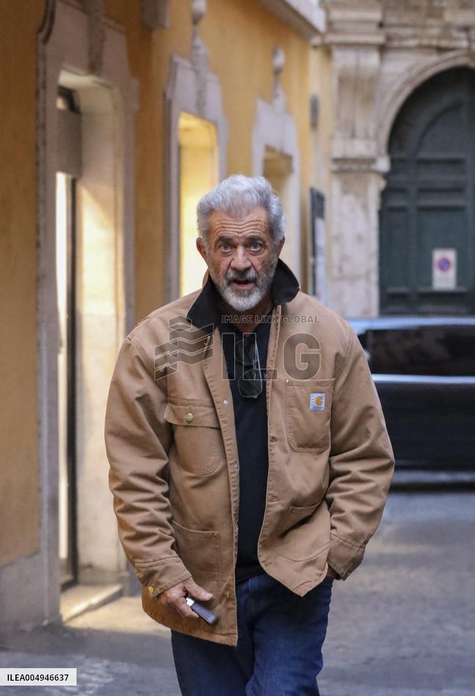 Mel Gibson Out - Rome