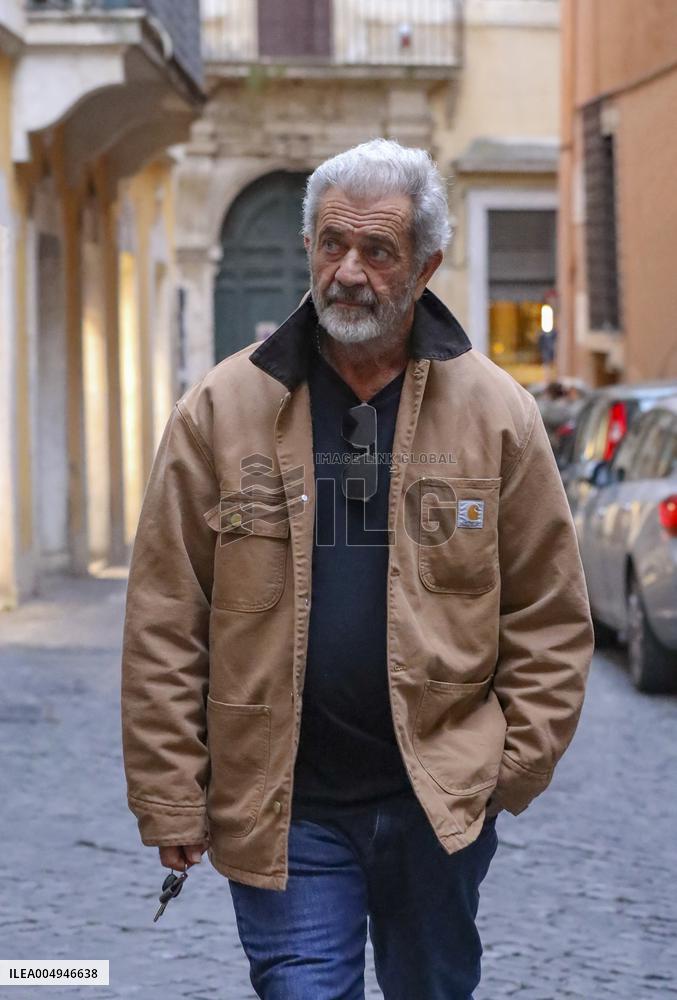 Mel Gibson Out - Rome