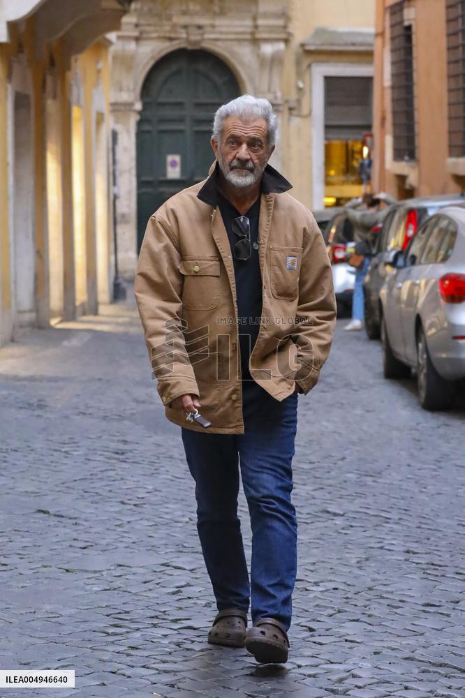 Mel Gibson Out - Rome
