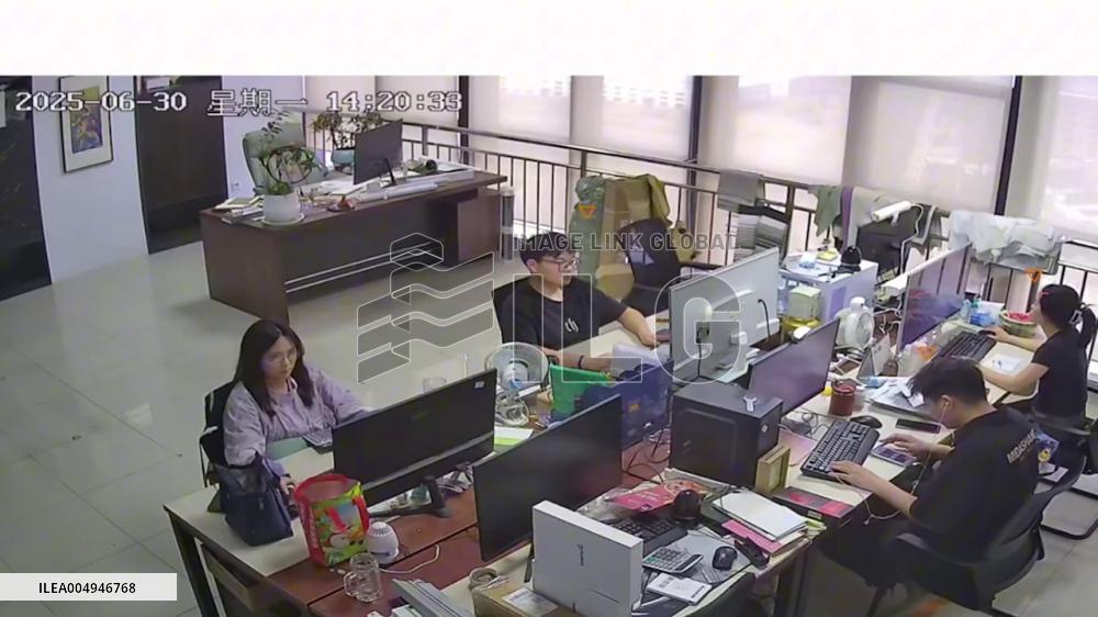 China: Charging Mobile Phone Suddenly Explodes in Jiangsu Office