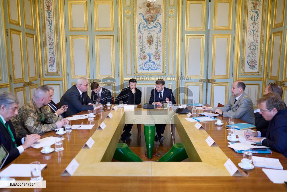 Zelensky Held a Joint Phone Call with European Leaders and the NATO Secretary General - Paris