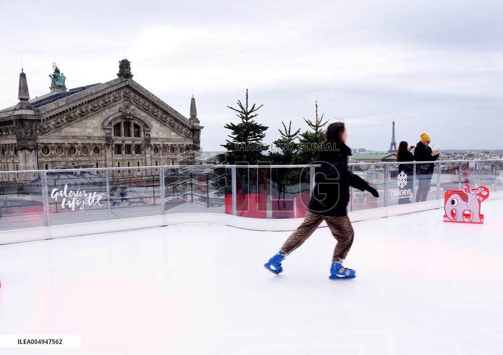 The Ice Rink At Galeries Lafayette - Paris