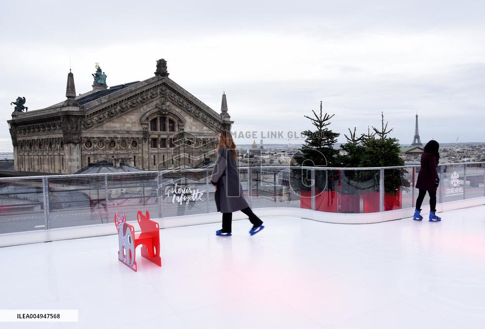 The Ice Rink At Galeries Lafayette - Paris