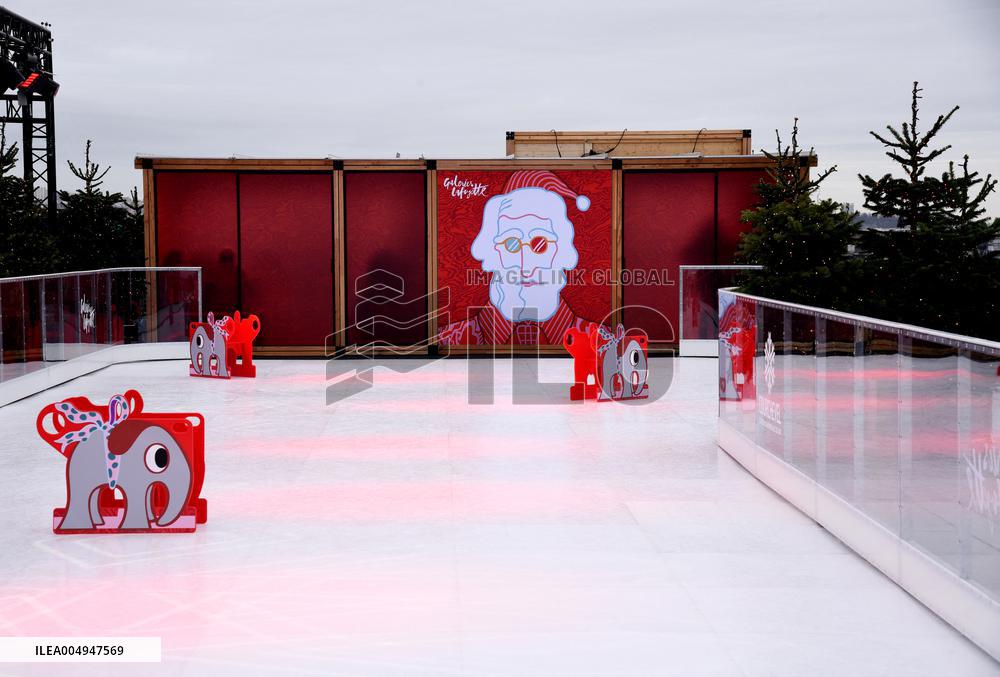 The Ice Rink At Galeries Lafayette - Paris