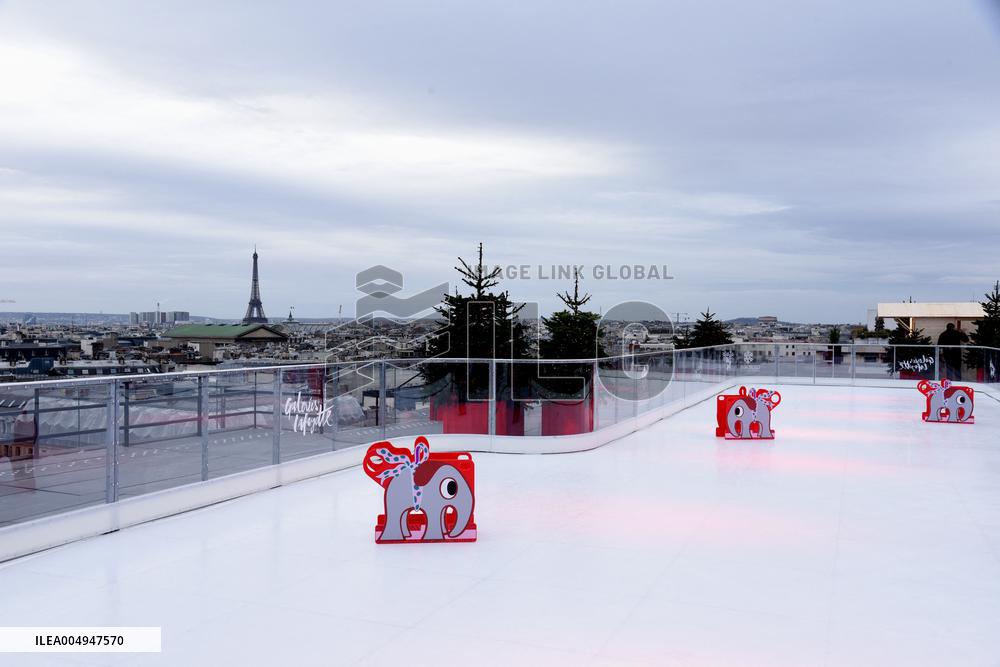 The Ice Rink At Galeries Lafayette - Paris