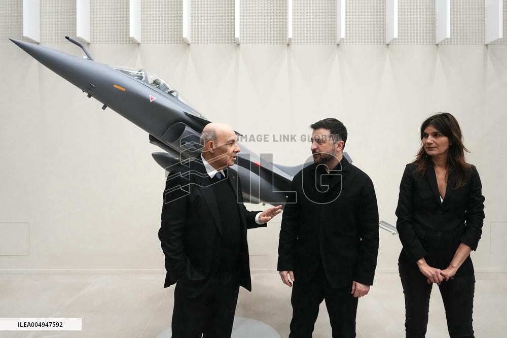 Zelensky Visits Dassault Aviation With Dassault CEO - Cergy-Pontoise