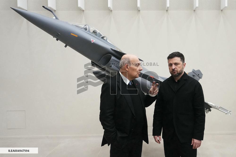 Zelensky Visits Dassault Aviation With Dassault CEO - Cergy-Pontoise