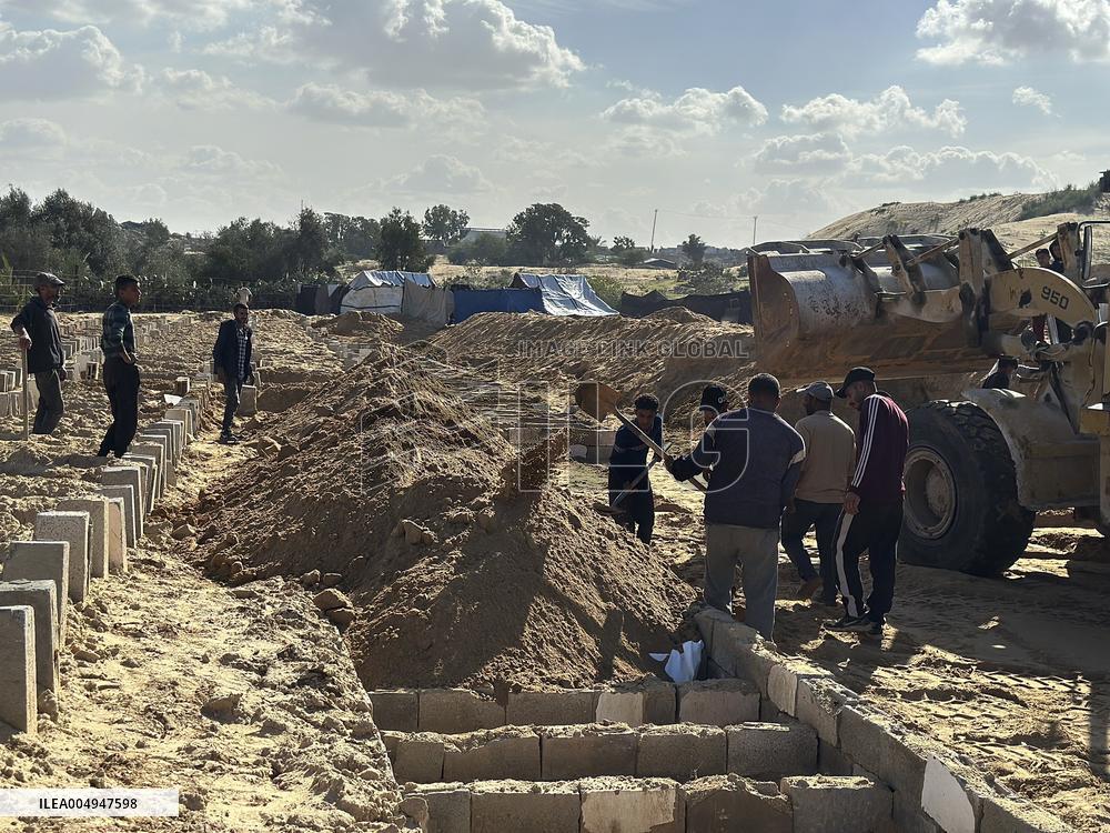 Unidentified War Victims Buried In Gaza