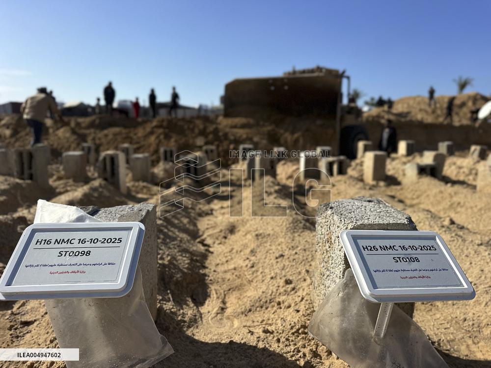 Unidentified War Victims Buried In Gaza