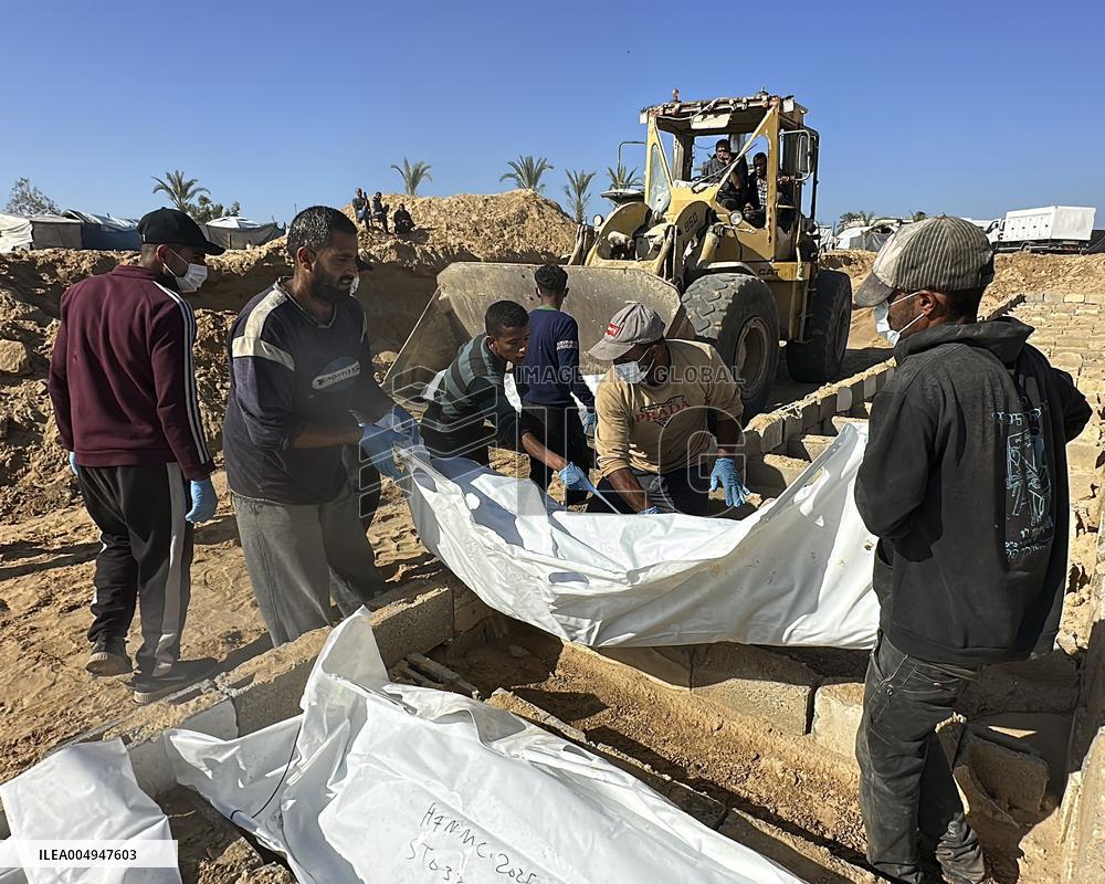 Unidentified War Victims Buried In Gaza
