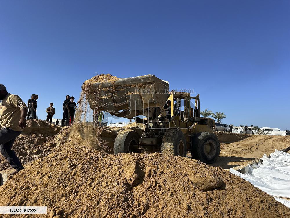 Unidentified War Victims Buried In Gaza