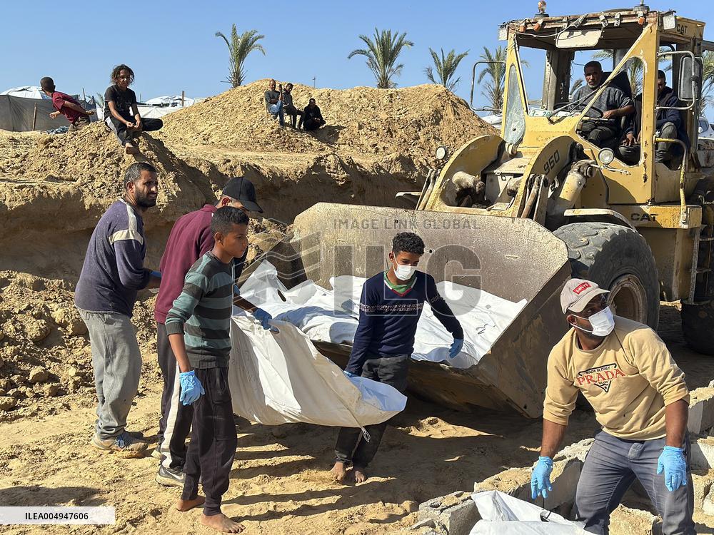 Unidentified War Victims Buried In Gaza