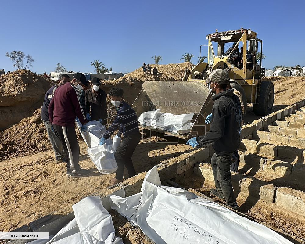 Unidentified War Victims Buried In Gaza