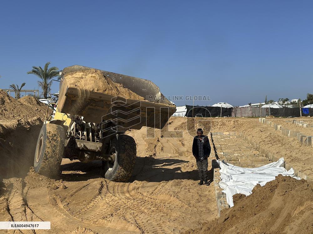 Unidentified War Victims Buried In Gaza