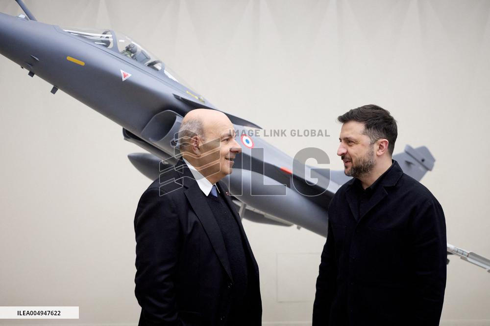 Zelensky Visits Dassault Aviation With Dassault CEO - Cergy-Pontoise
