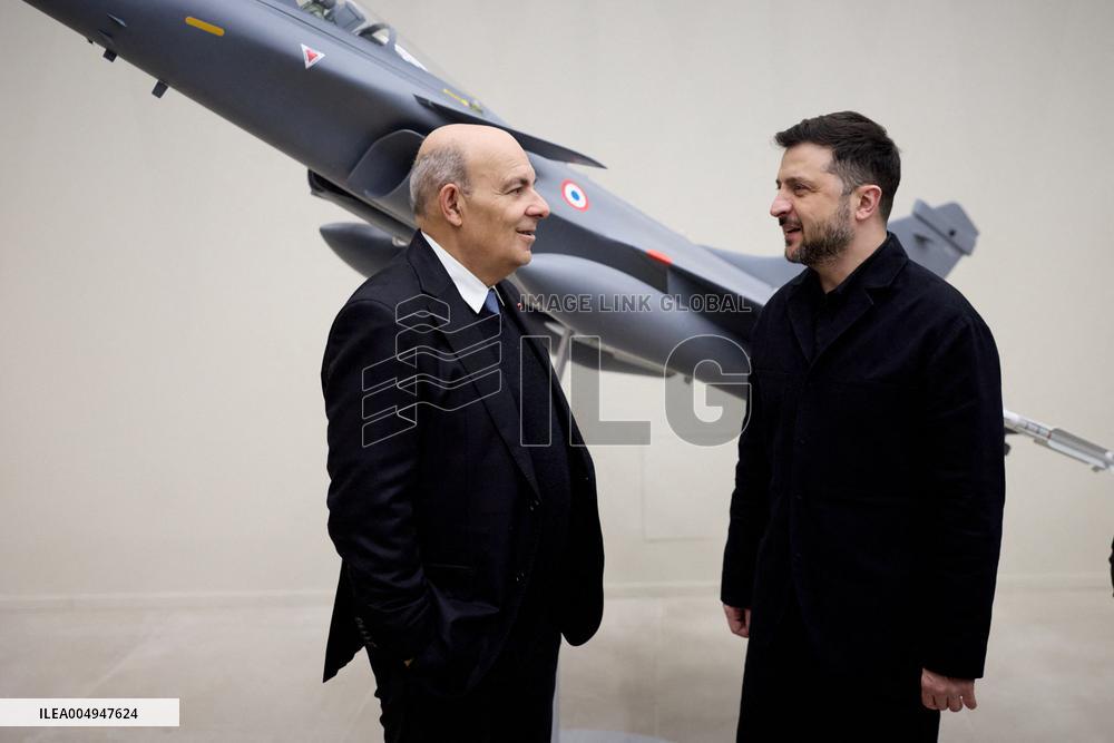 Zelensky Visits Dassault Aviation With Dassault CEO - Cergy-Pontoise