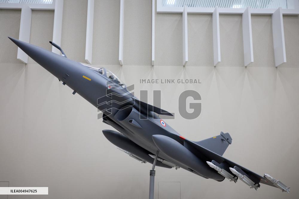 Zelensky Visits Dassault Aviation With Dassault CEO - Cergy-Pontoise