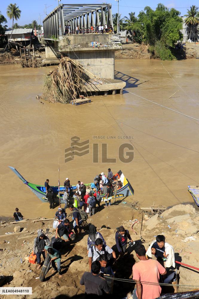 Indonesia Floods Death Toll Passes 600