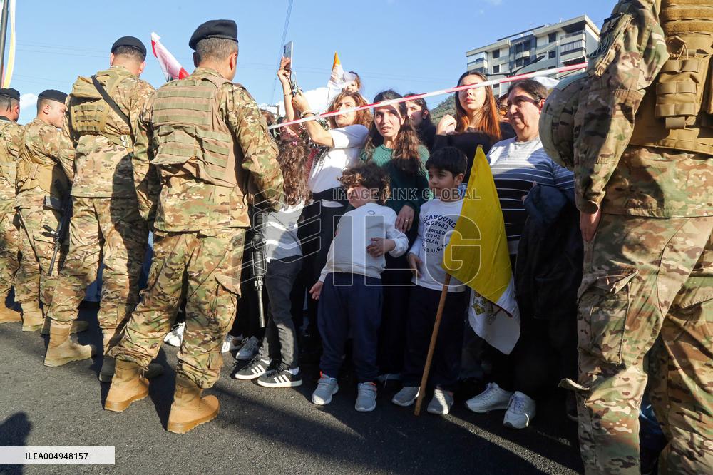 Cheering Crowds For Pope Leo XIV - Beirut