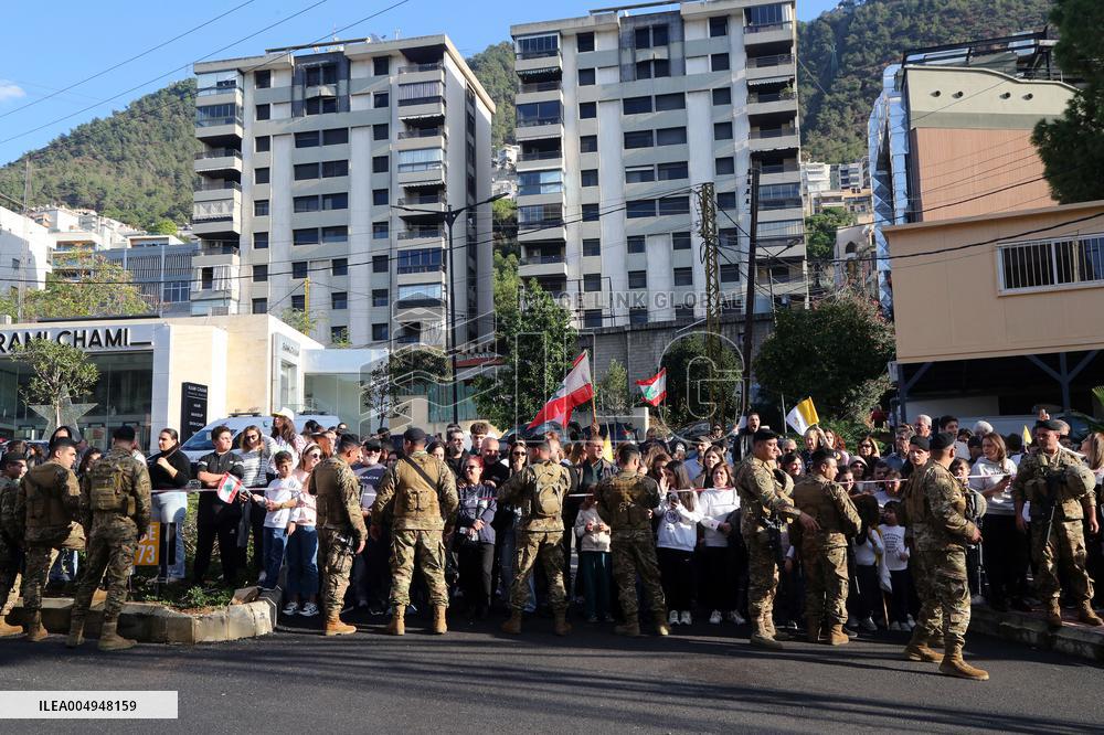 Cheering Crowds For Pope Leo XIV - Beirut