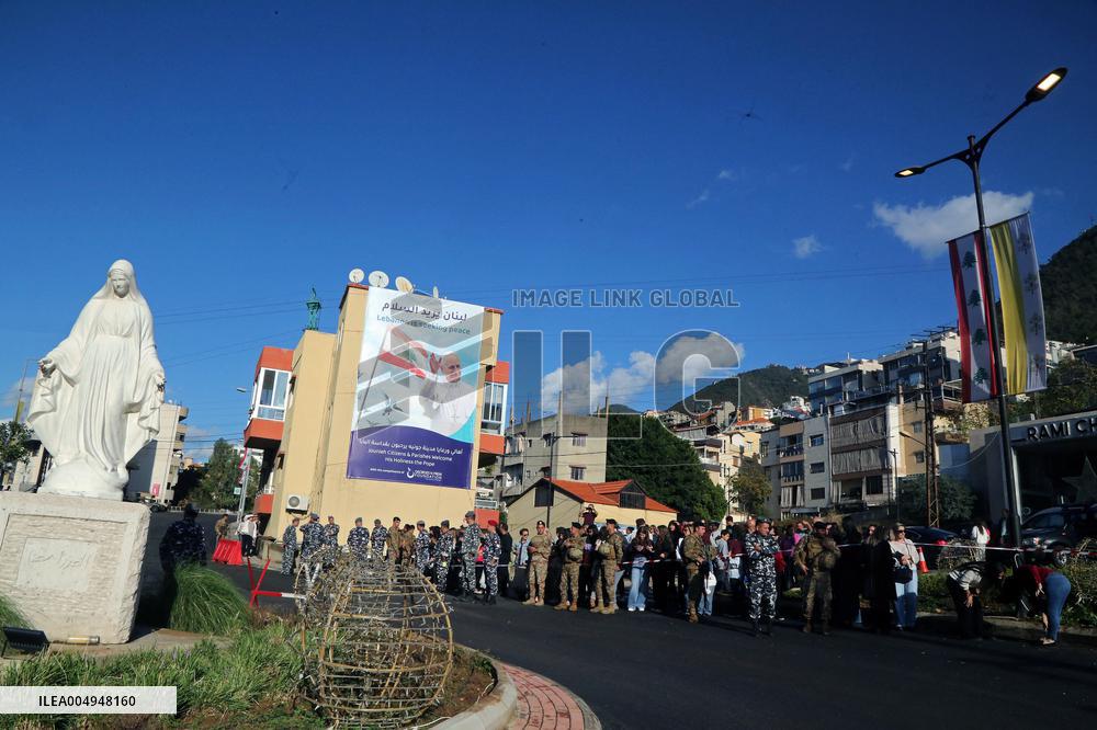 Cheering Crowds For Pope Leo XIV - Beirut