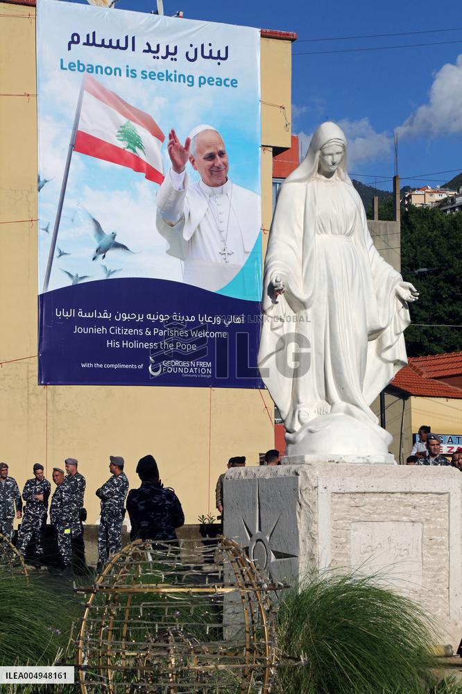 Cheering Crowds For Pope Leo XIV - Beirut