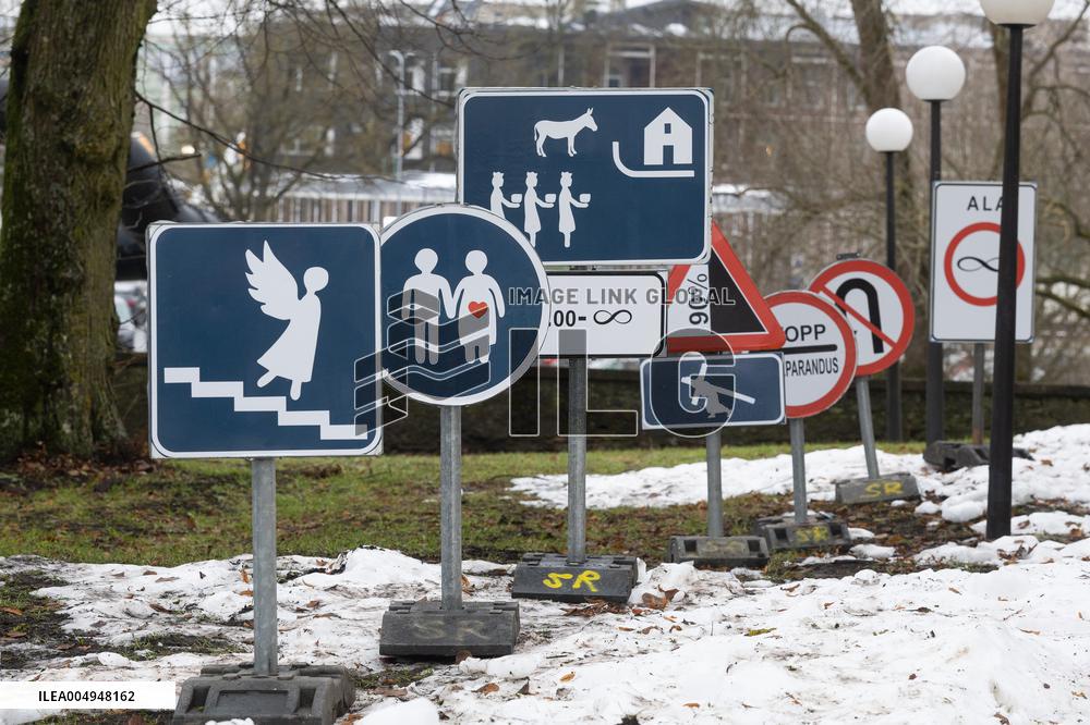 Road traffic signs advent display