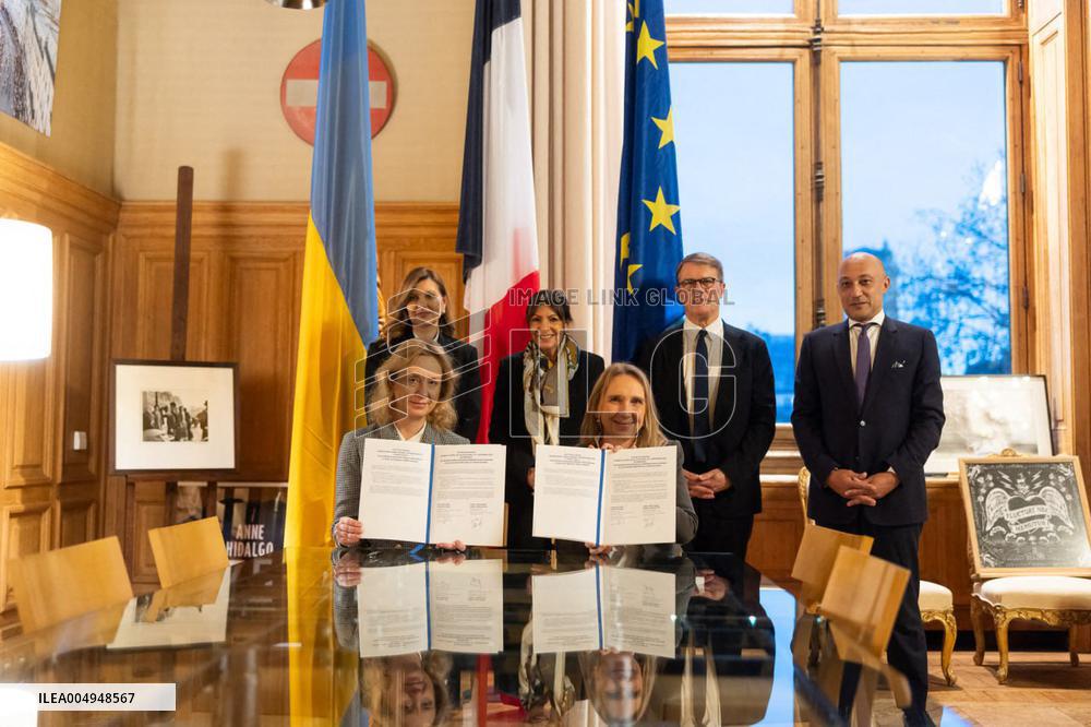 Anne Hidalgo Meets Olena Zelenska at Paris City Hall - Paris