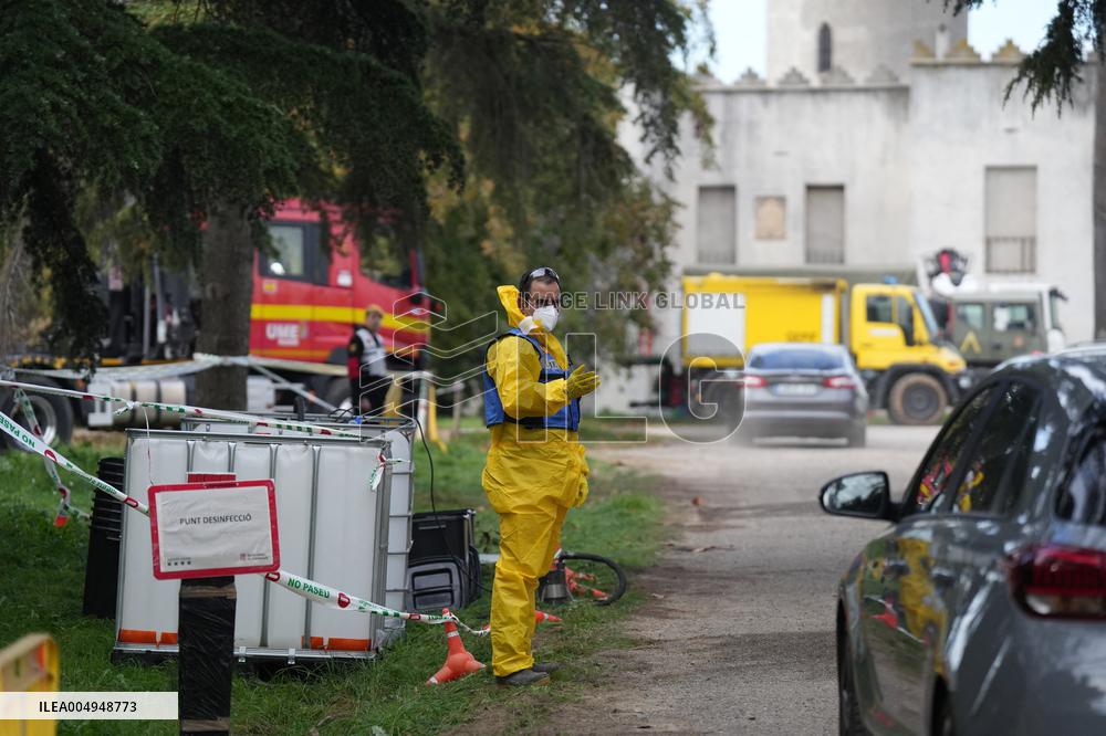 EMU Personnel Disinfect Vehicles for Swine Fever Control - Barcelona