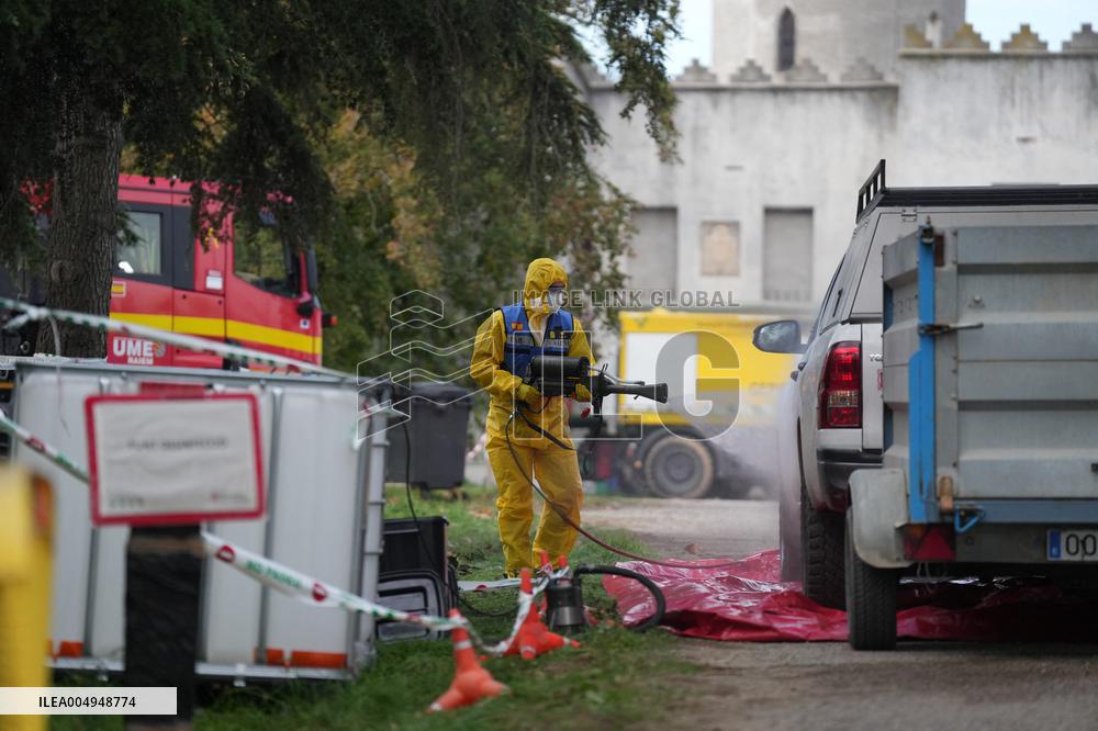 EMU Personnel Disinfect Vehicles for Swine Fever Control - Barcelona