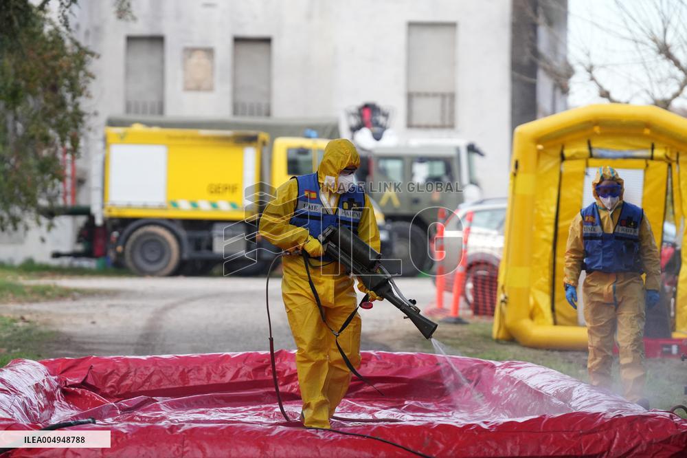 EMU Personnel Disinfect Vehicles for Swine Fever Control - Barcelona