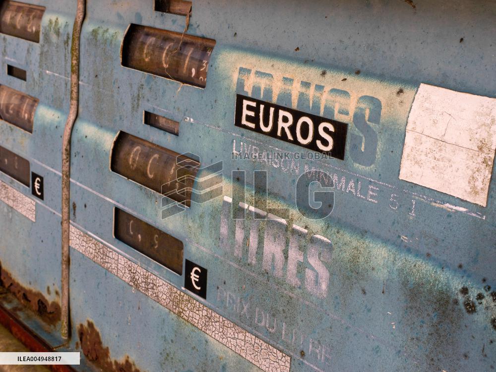 Illustration - Gasoline Pump -