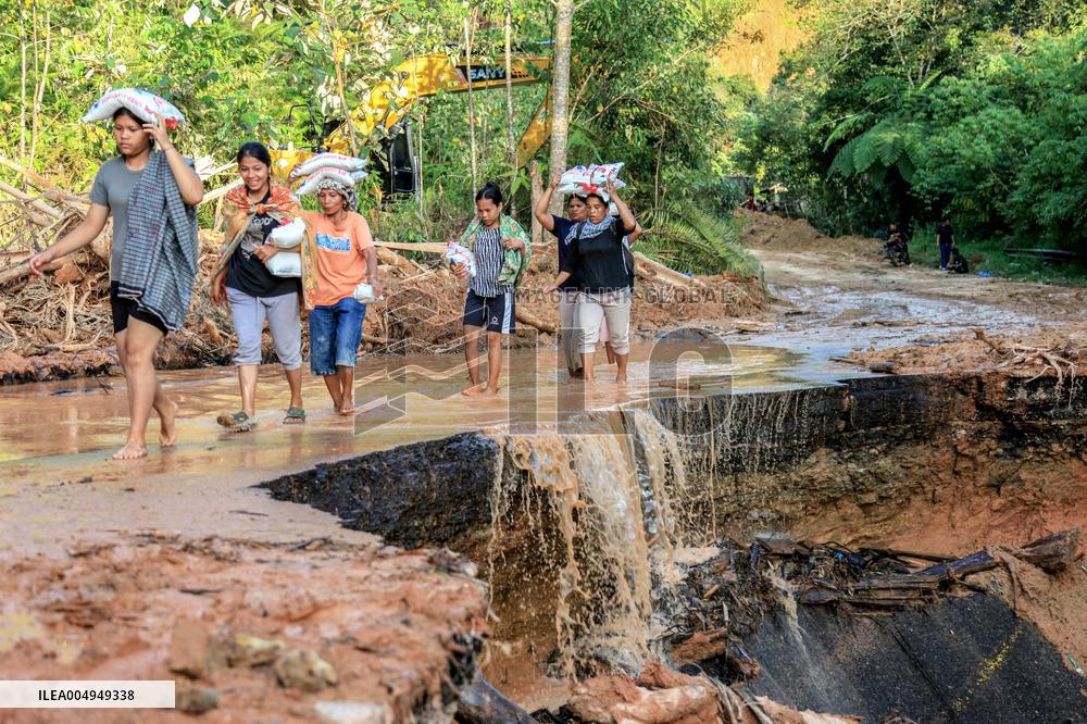 Indonesia Floods Death Toll Passes 600