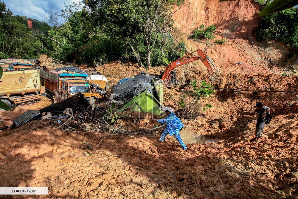 Indonesia Floods Death Toll Passes 600