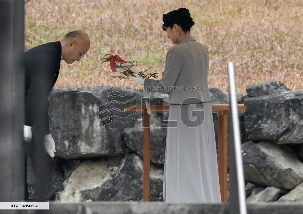 Japanese Princess Aiko visits imperial graveyard