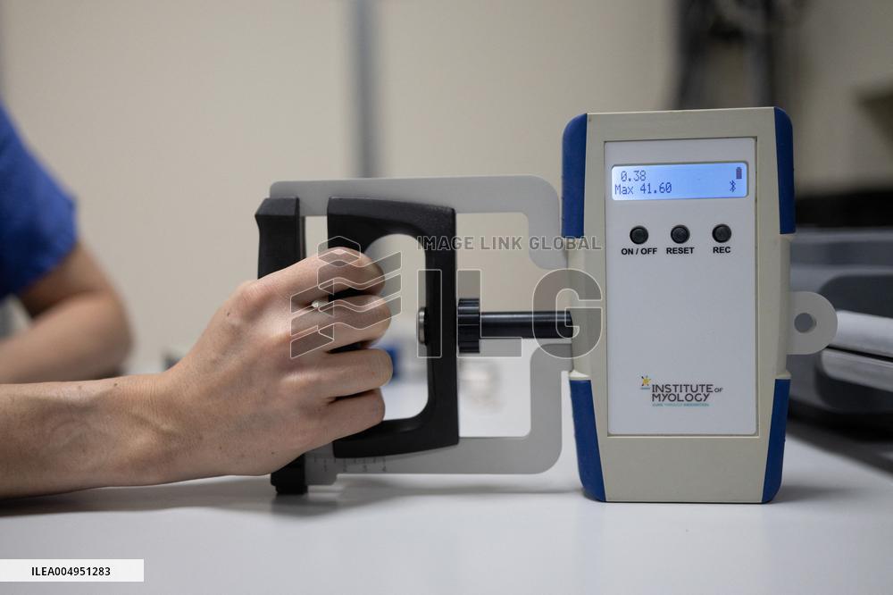 Stephanie Rist visits the Institute of Myology - Paris