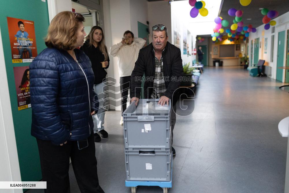 Stephanie Rist visits the Institute of Myology - Paris