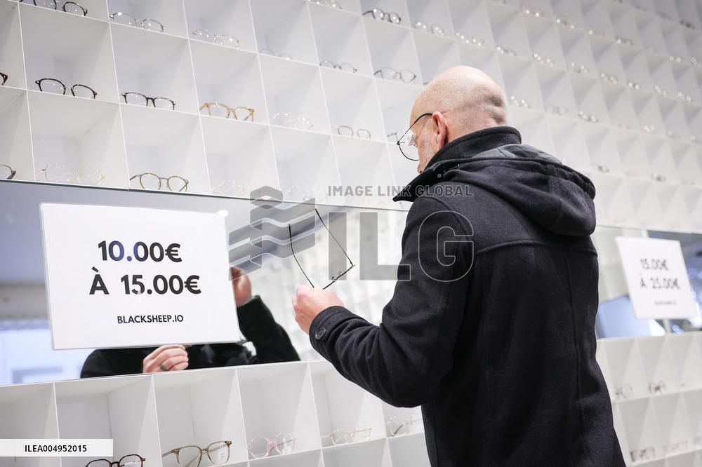Opening of the discount eyeglasses shop Blacksheep - Paris AJ