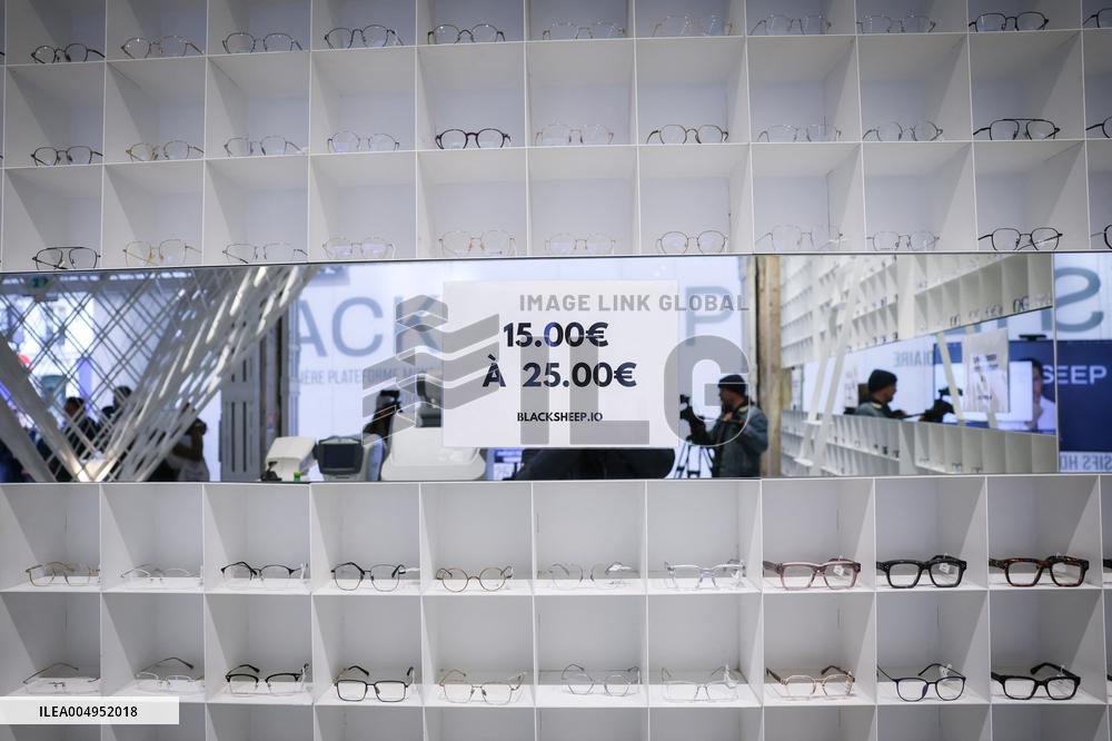 Opening of the discount eyeglasses shop Blacksheep - Paris AJ