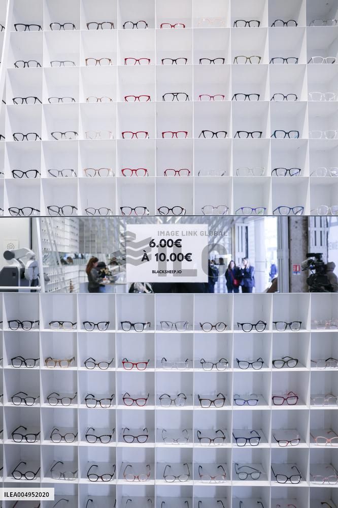 Opening of the discount eyeglasses shop Blacksheep - Paris AJ