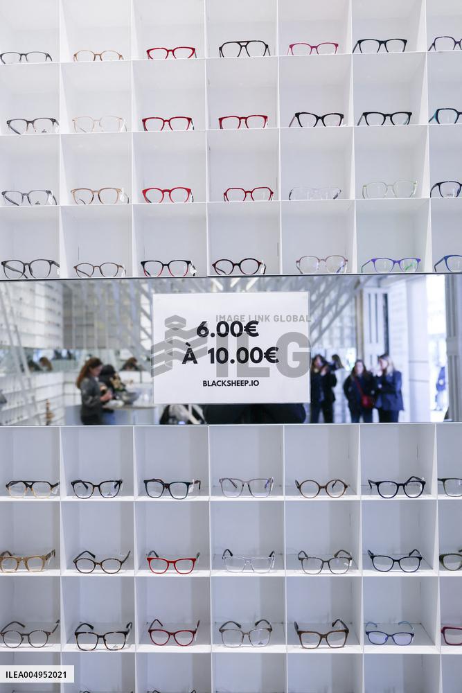 Opening of the discount eyeglasses shop Blacksheep - Paris AJ