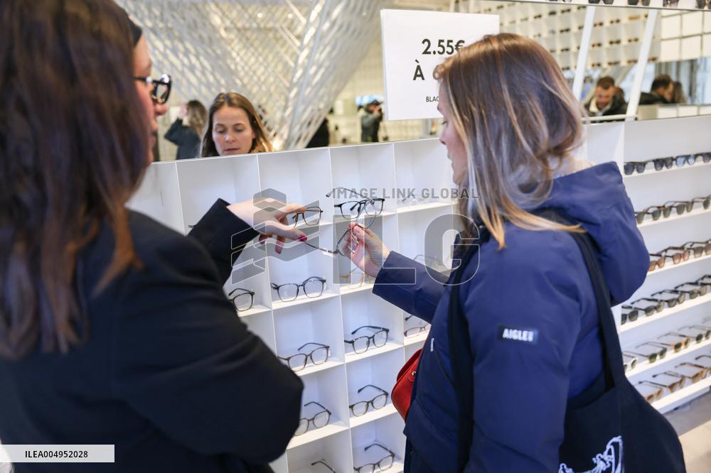 Opening of the discount eyeglasses shop Blacksheep - Paris AJ